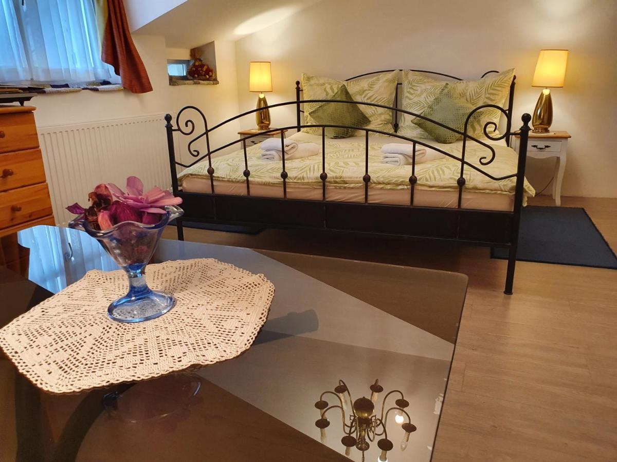 Karmelita Boutique Apartman Sopron Exterior foto