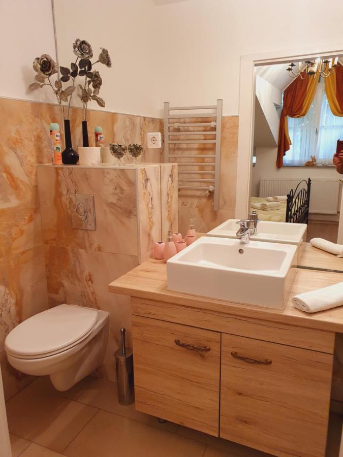 Karmelita Boutique Apartman Sopron Exterior foto