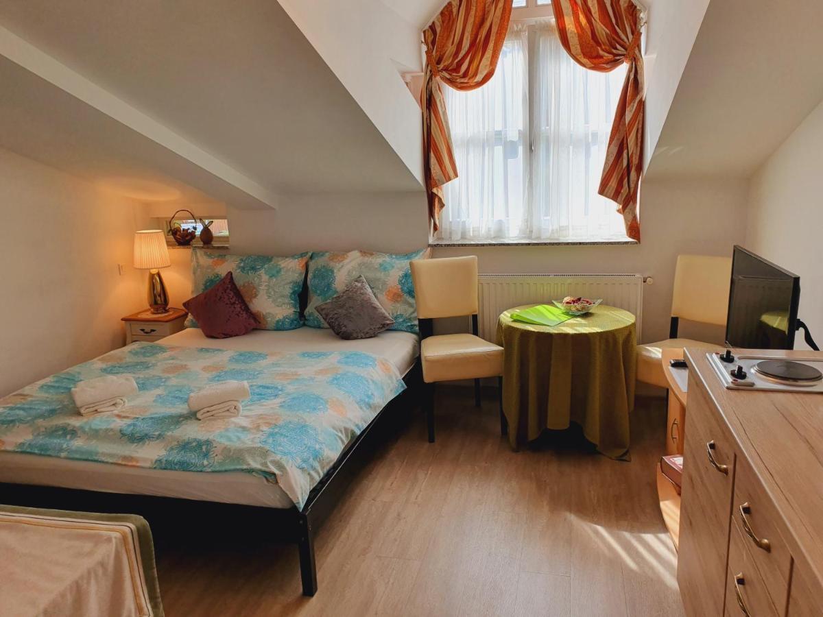 Karmelita Boutique Apartman Sopron Exterior foto